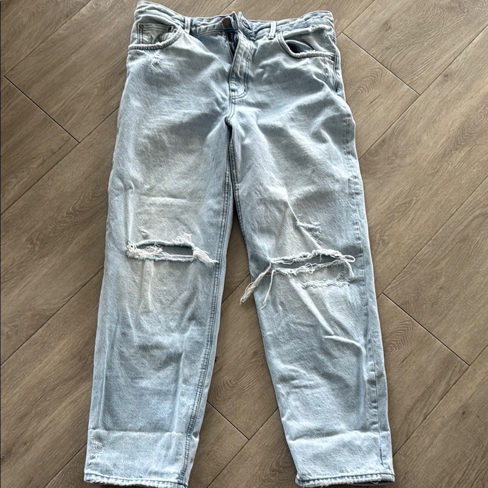 Zara women’s size 10 Light Blue Distressed Jeans